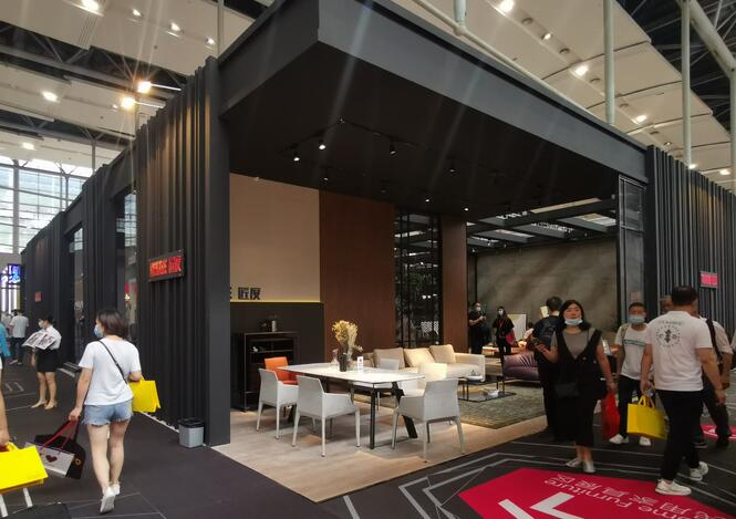 該如何設(shè)計(jì)搭建大型展臺(tái)？